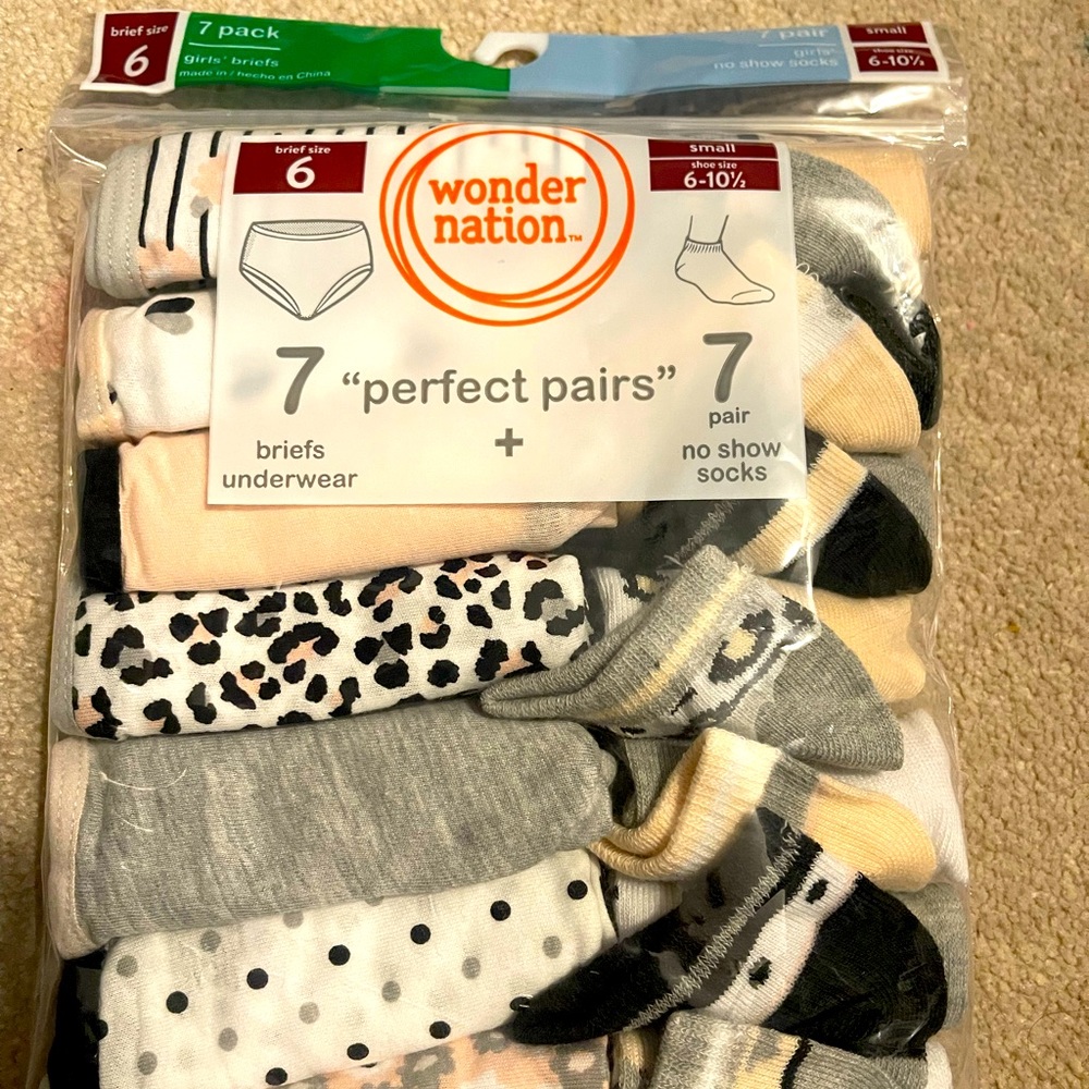 Girls underwear 7 pack 6 siza with socks.